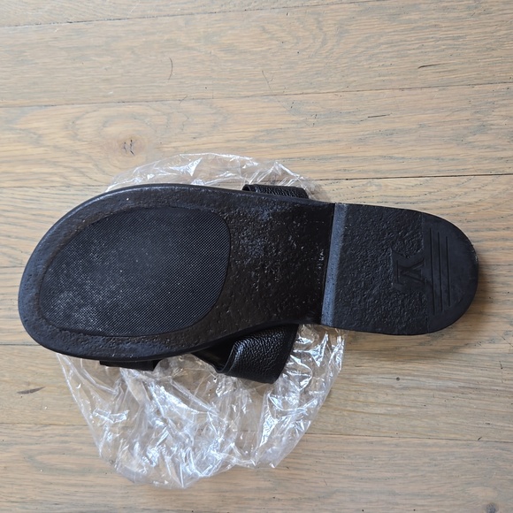 Louis Vuitton Sandals - Picture 3 of 4